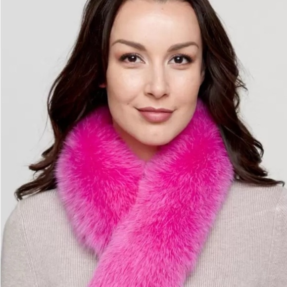 Accessories - Luxurious Pink Faux Fur Scarf